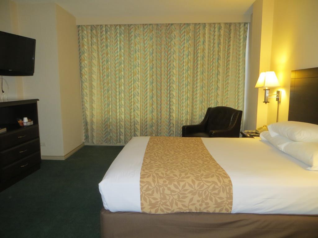 Echo Hotel & Conference Center エディンバーグ エクステリア 写真