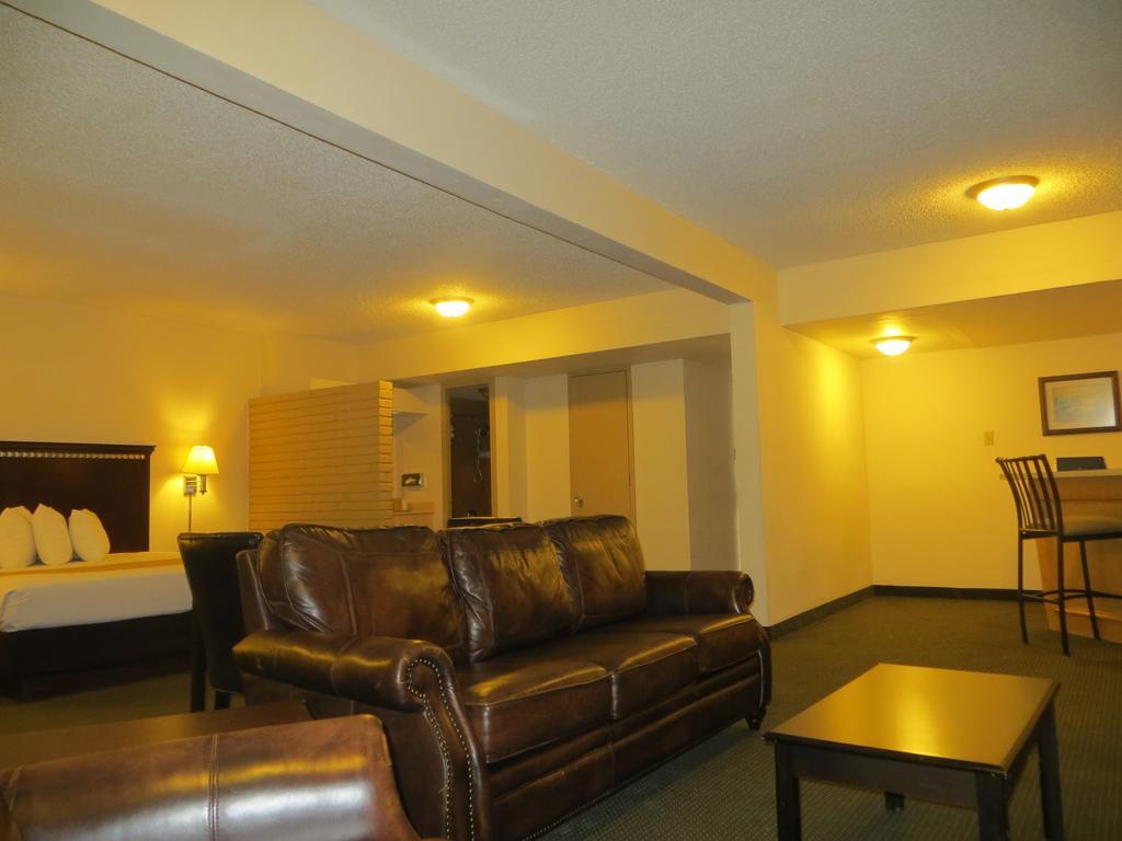 Echo Hotel & Conference Center エディンバーグ エクステリア 写真
