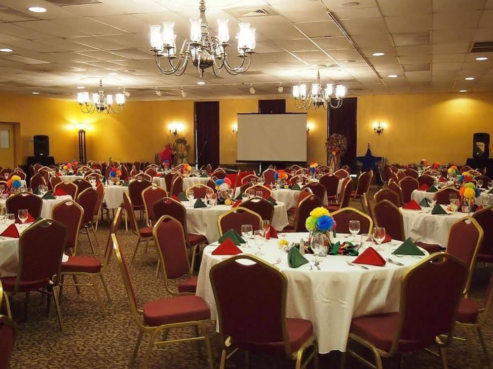 Echo Hotel & Conference Center エディンバーグ エクステリア 写真